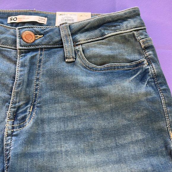 NWT Bermuda shorts 9 inch inseam. They hit right above the knee, medium shade. - Picture 3 of 9